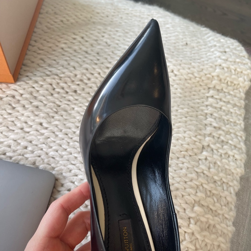 Louis Vuitton Pumps🖤 - Picture 4 of 5